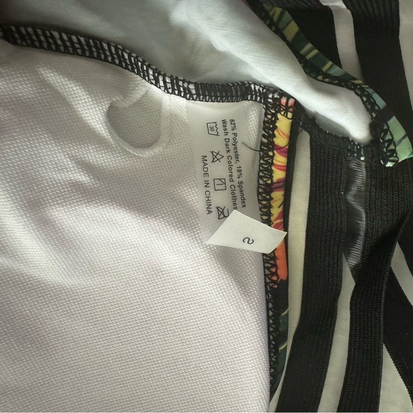 Size small tropical one piece swim suit - Picture 7 of 7